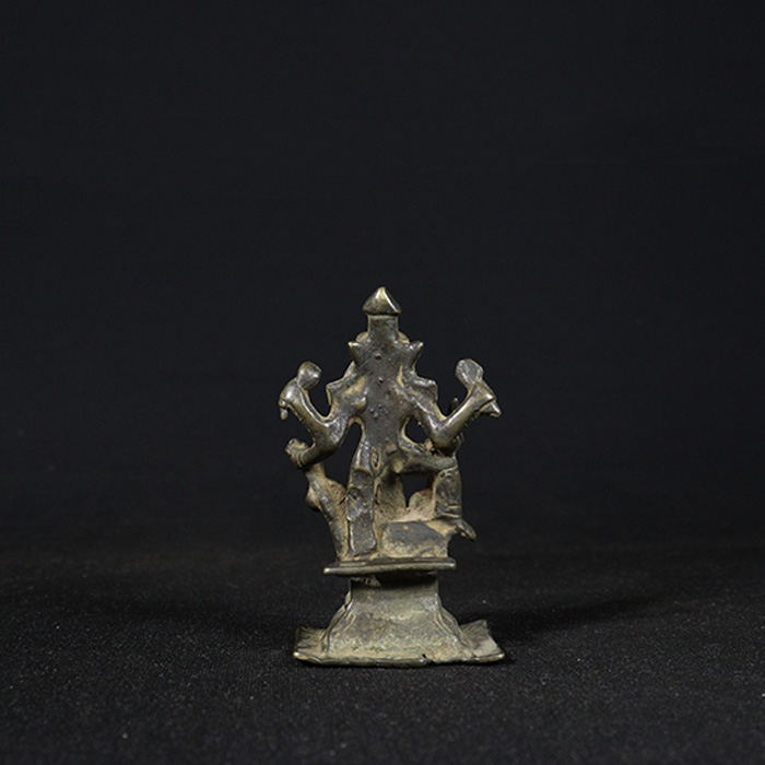 durga mahishasur mardini bronze sculpture back view