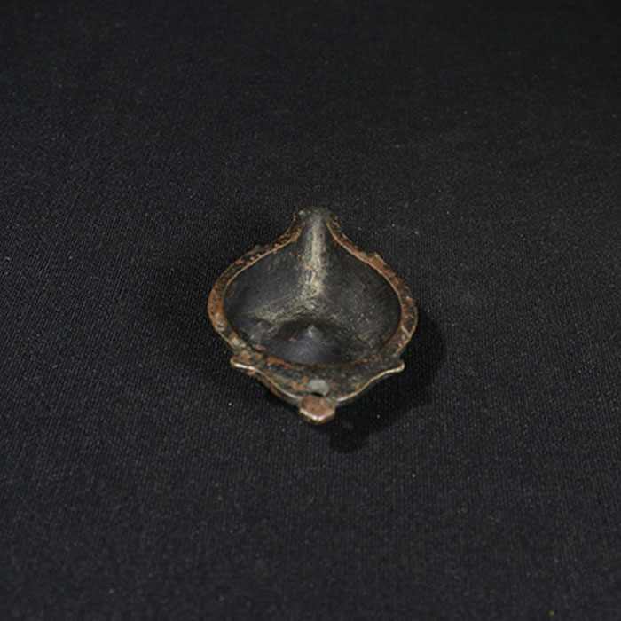 oil lamp bronze collectible top view
