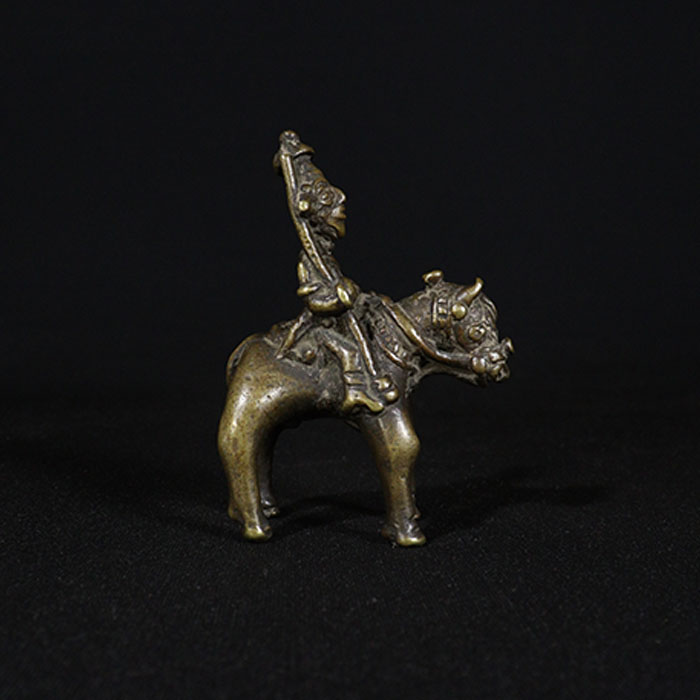shiav on horse bronze sculpture side view