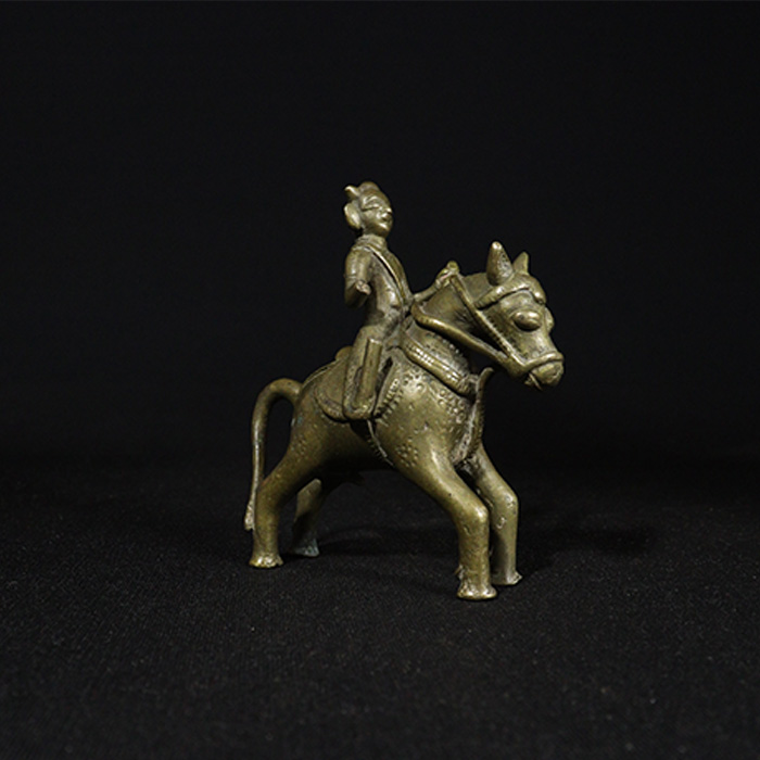 shiav on horse bronze sculpture side view 2