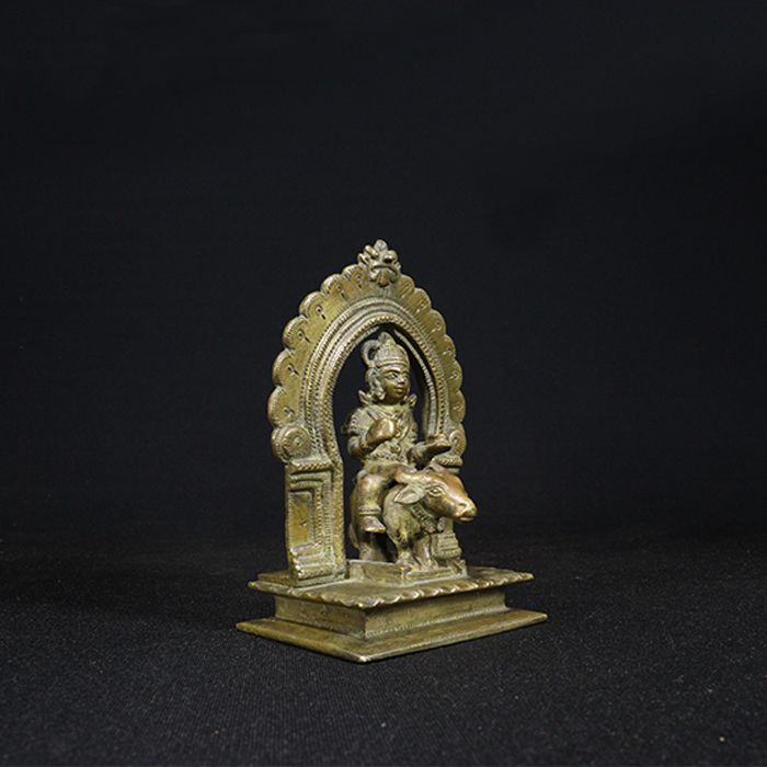 yam bhuta bronze sculpture half side view