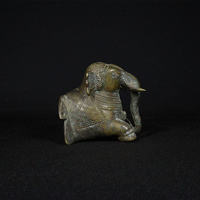 elephant palkhi handle bronze collectible side view
