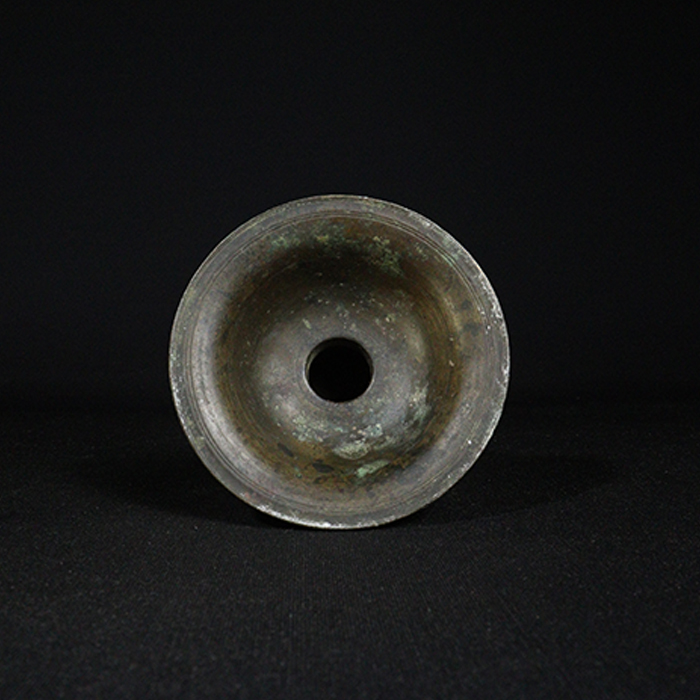 spitting pot bronze collectible inside view